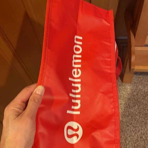 LULULEMON red big tote bag - Picture 3 of 3